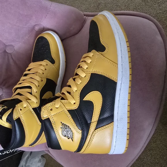 Nike Air Jordan 1 Retro EUR 39 Yellow and Black High OG
